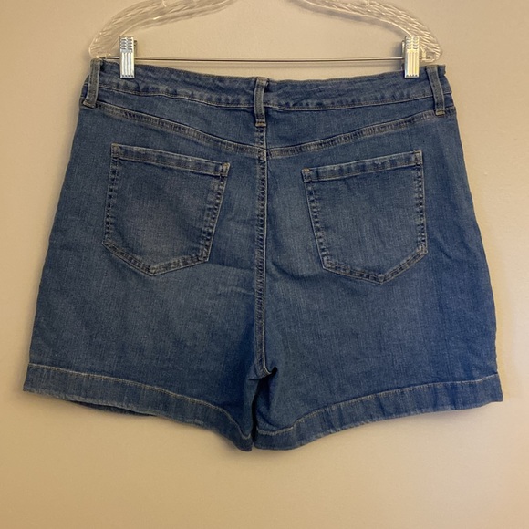 ⭐️Gloria Vanderbilt High rise Denim jean shorts pleated front size 14 - Picture 2 of 4